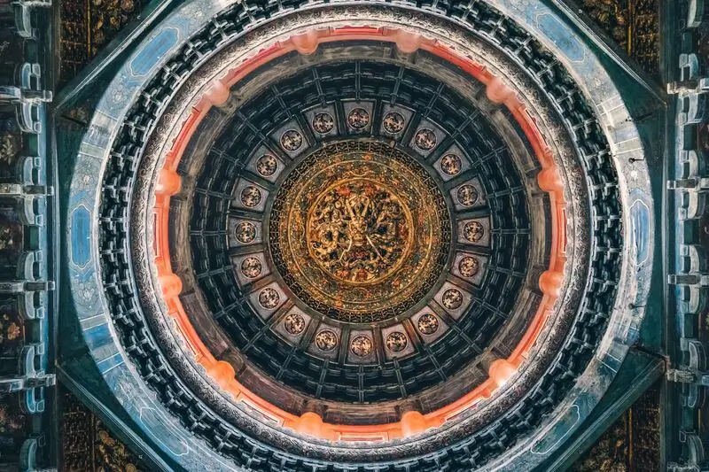 Кессонный потолок Павильона «Мириады Весен» (Wanchun Ting) в Запретном городе Пекина