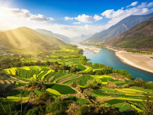 Знаменитый изгиб реки Янцзы в ущелье Прыгающего тигра