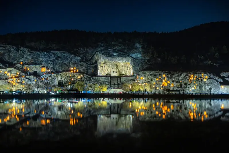 Гроты Лунмэнь в Китае - шедевры скальной скульптуры