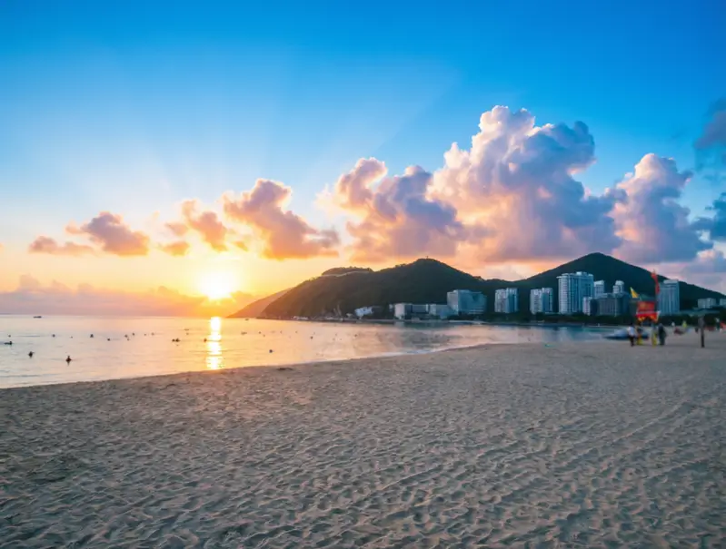 Живописный пейзаж курортного острова Хайнань в Китае