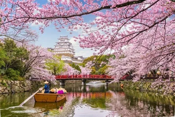 Замок Химэдзи (Himeji Castle), известный как «Замок Белой Цапли», Япония