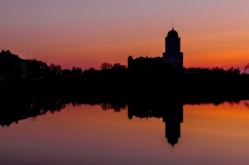 Выборгский замок в лучах заката
