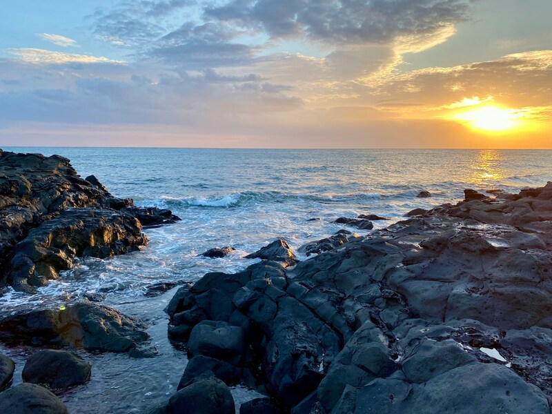Живописный закат на острове Чеджу в Южной Корее.