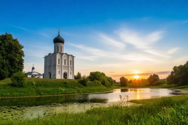Церковь Покрова на Нерли, расположенная в Боголюбово, Россия